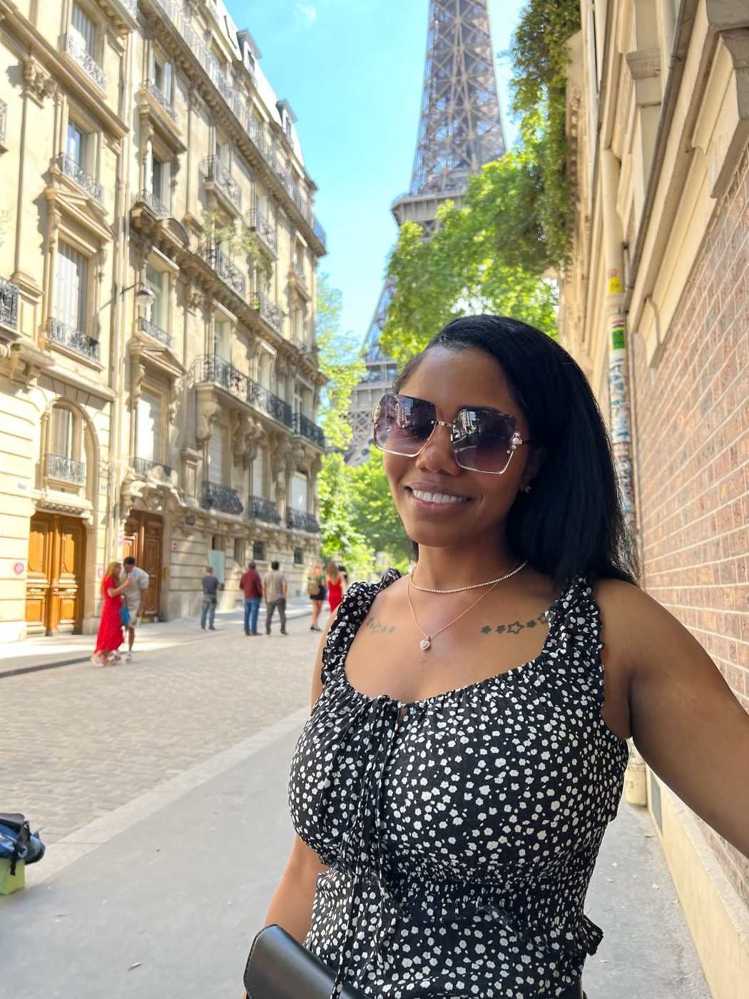 Bee in Paris